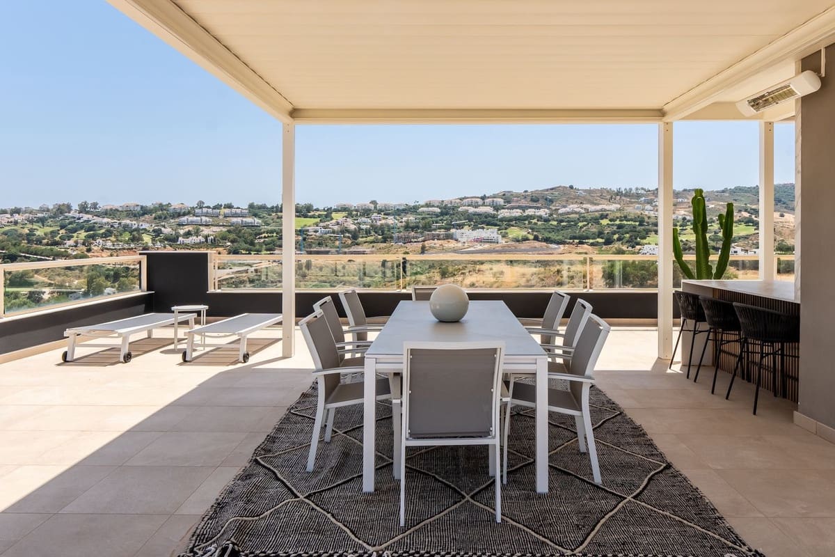 3 makuuhuone Kattohuoneisto myytävänä paikassa La Cala de Mijas mukana uima-altaan 
autotalli - 749 000 € (Ref: 9451471)