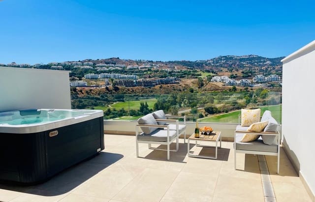 3 soverom Hus til salgs i La Cala de Mijas, Mijas med svømmebasseng garasje - € 659 000 (Ref: 9451472)