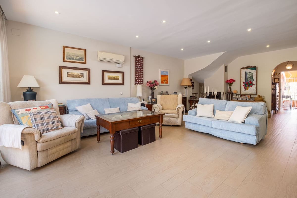 4 quarto Casa em Banda para venda em Mijas com piscina garagem - 529 000 € (Ref: 9453696)