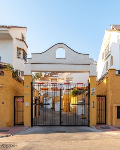 4 quarto Casa em Banda para venda em Mijas com piscina garagem - 529 000 € (Ref: 9453696)