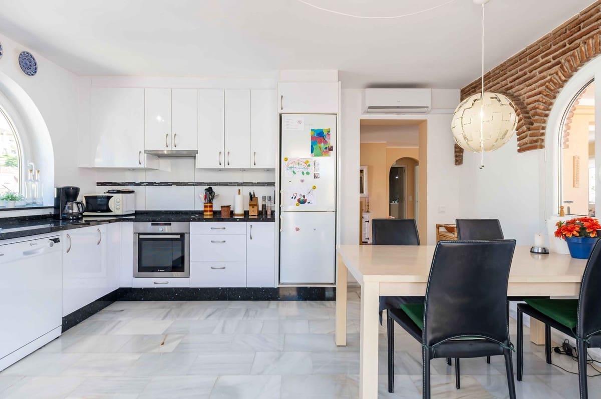 2 makuuhuone Kattohuoneisto myytävänä paikassa Mijas mukana uima-altaan - 395 000 € (Ref: 9453698)