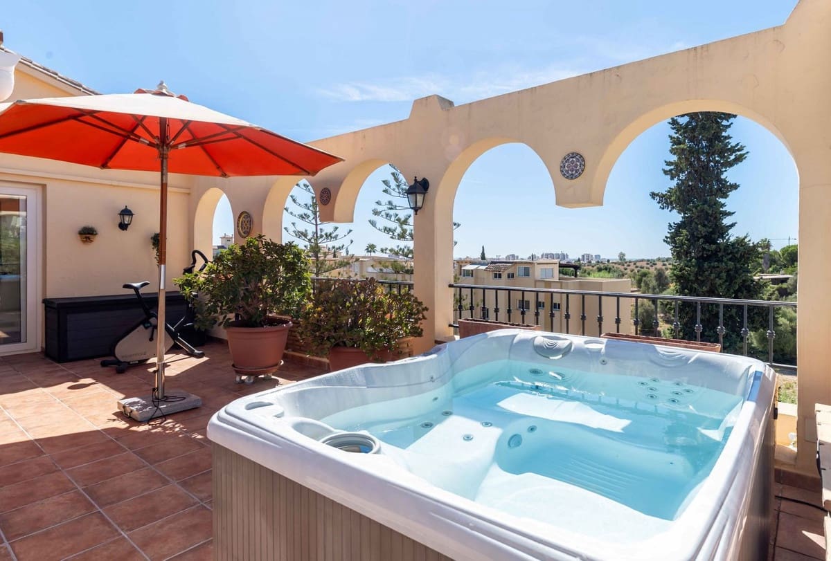 2 makuuhuone Kattohuoneisto myytävänä paikassa Mijas mukana uima-altaan - 395 000 € (Ref: 9453698)