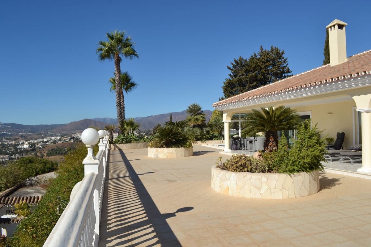 3 bedroom Villa for sale in Mijas with pool garage - € 1,499,000 (Ref: 9454771)