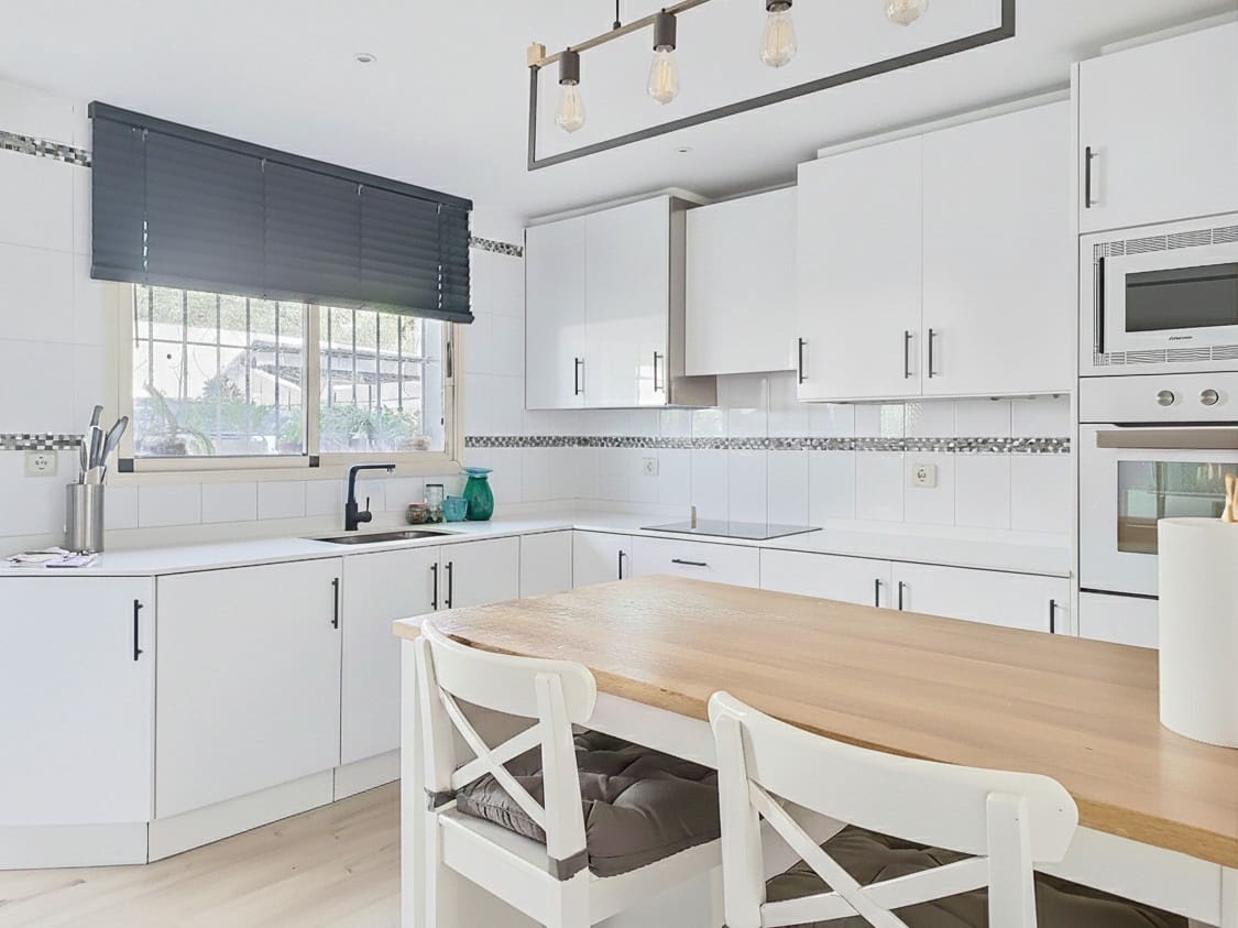 2 bedroom Townhouse for sale in Estepona with pool garage - € 777,000 (Ref: 9471556)