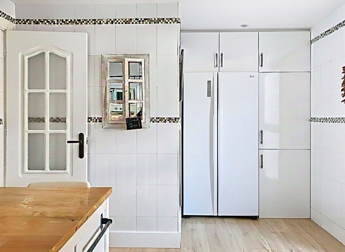 2 bedroom Townhouse for sale in Estepona with pool garage - € 777,000 (Ref: 9471556)