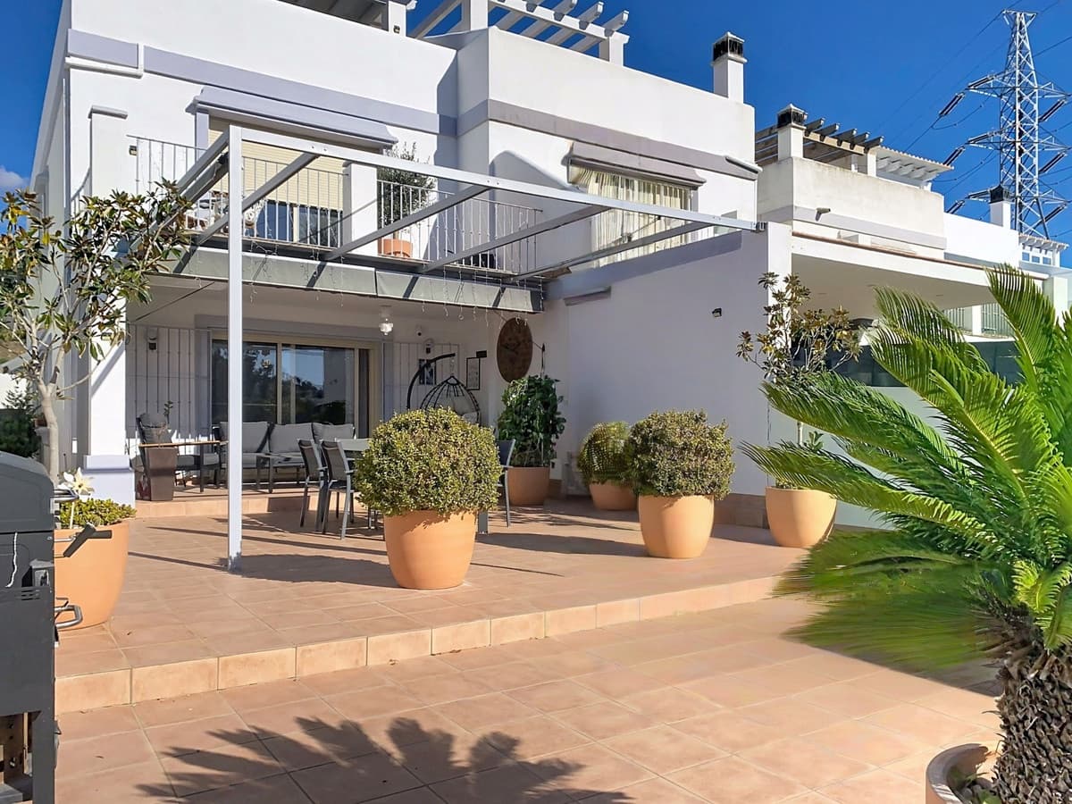 2 bedroom Townhouse for sale in Estepona with pool garage - € 777,000 (Ref: 9471556)