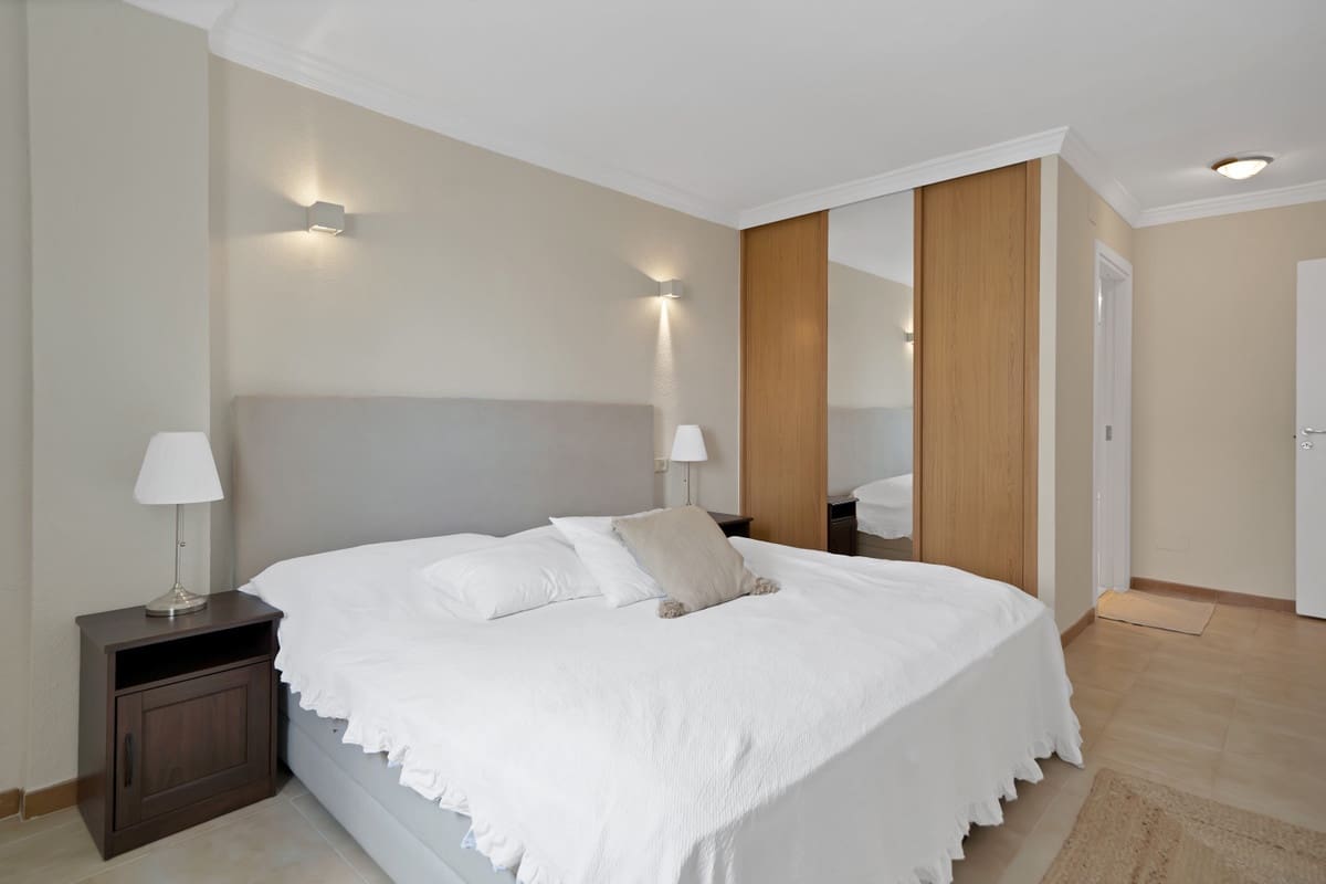 2 quarto Apartamento para venda em Estepona com piscina - 385 000 € (Ref: 9473353)