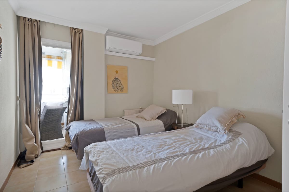 2 quarto Apartamento para venda em Estepona com piscina - 385 000 € (Ref: 9473353)