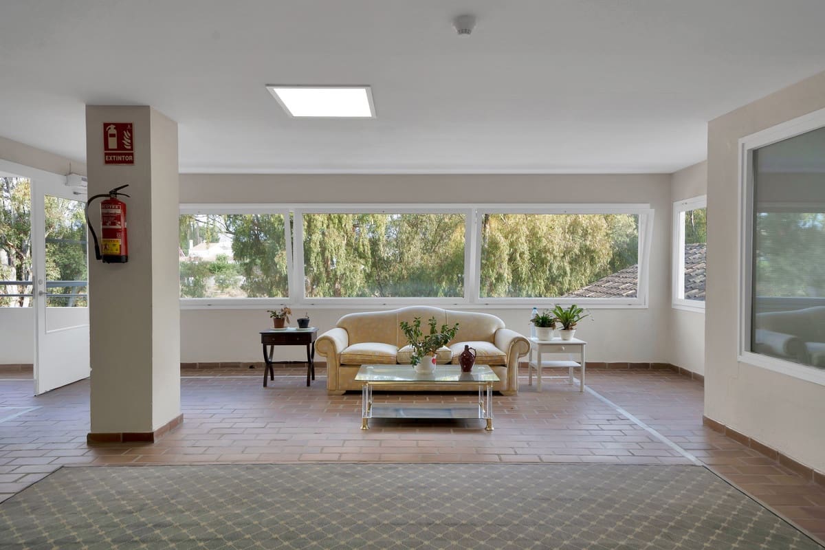 2 quarto Apartamento para venda em Estepona com piscina - 385 000 € (Ref: 9473353)