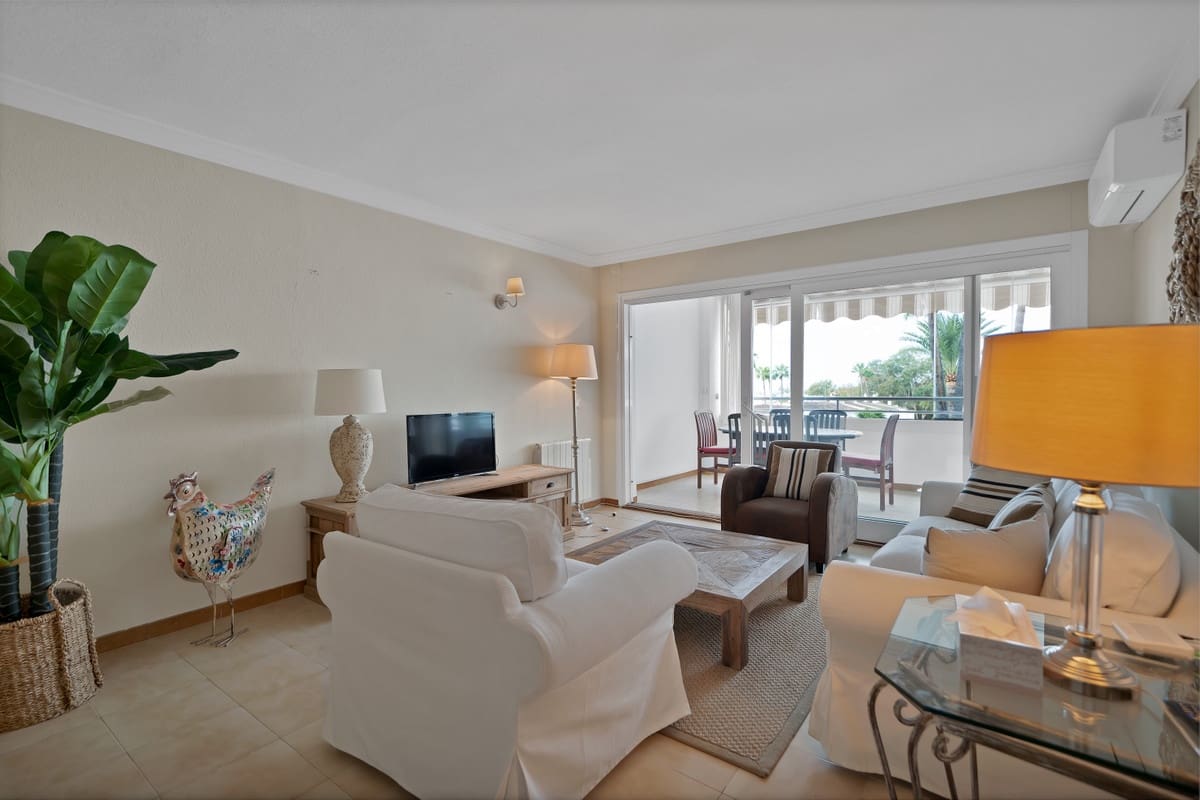 2 quarto Apartamento para venda em Estepona com piscina - 385 000 € (Ref: 9473353)