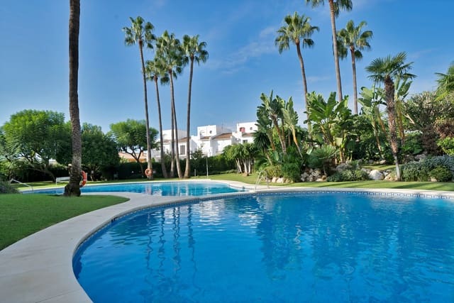 2 quarto Apartamento para venda em Estepona com piscina - 385 000 € (Ref: 9473353)