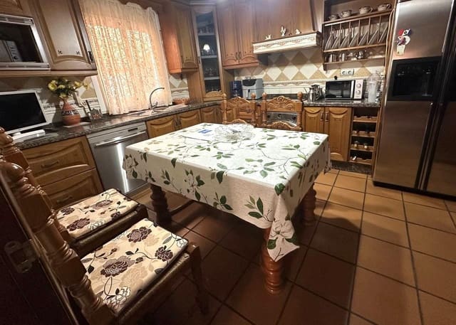 3 makuuhuone Omakotitalo myytävänä paikassa Estepona - 1 000 000 € (Ref: 9473447)