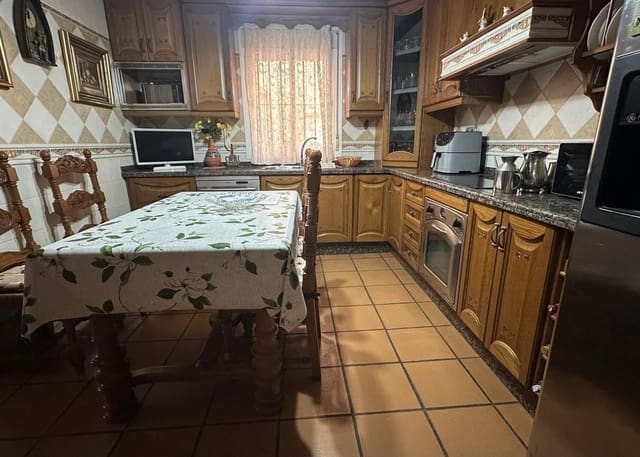 3 makuuhuone Omakotitalo myytävänä paikassa Estepona - 1 000 000 € (Ref: 9473447)