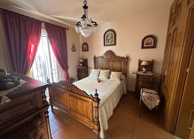 3 makuuhuone Omakotitalo myytävänä paikassa Estepona - 1 000 000 € (Ref: 9473447)