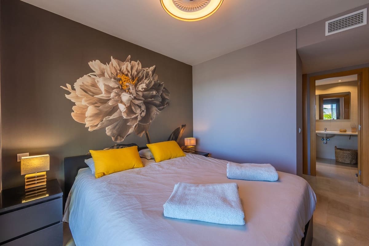 2 makuuhuone Kattohuoneisto myytävänä paikassa Bahia de Casares mukana uima-altaan 
autotalli - 535 000 € (Ref: 9474562)