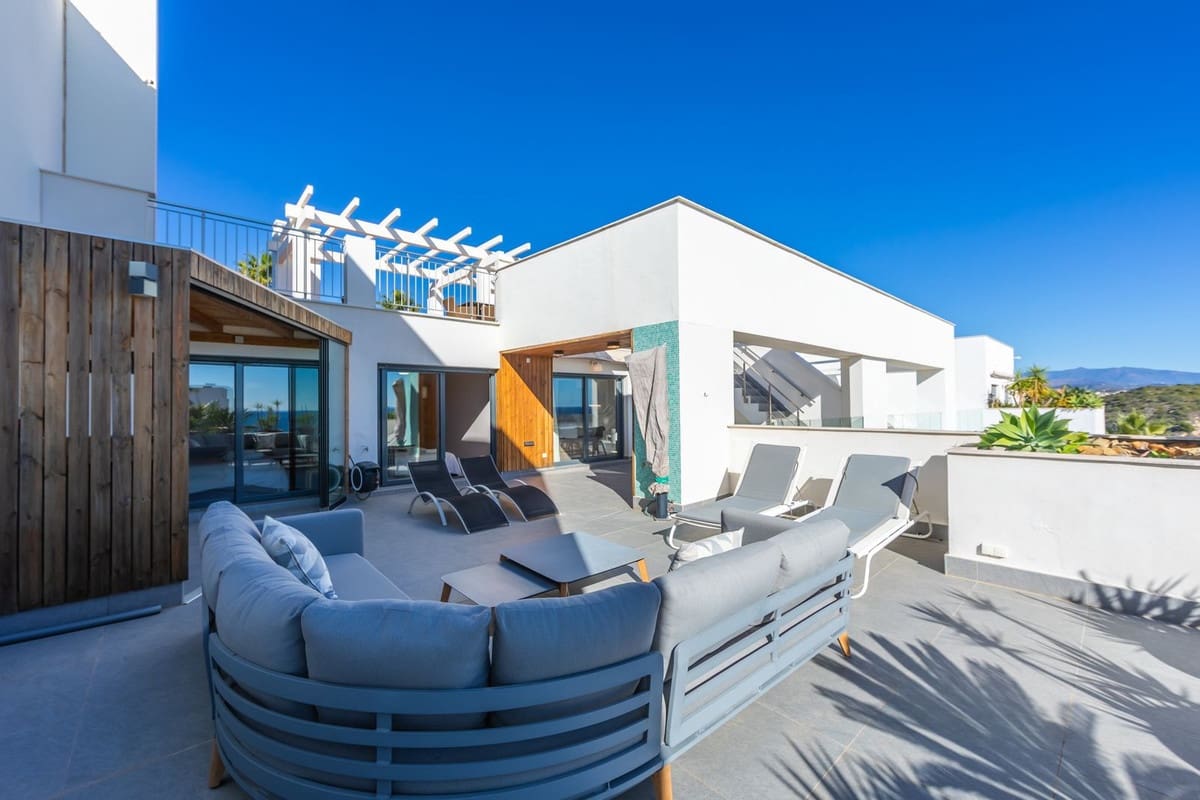 2 makuuhuone Kattohuoneisto myytävänä paikassa Bahia de Casares mukana uima-altaan 
autotalli - 535 000 € (Ref: 9474562)