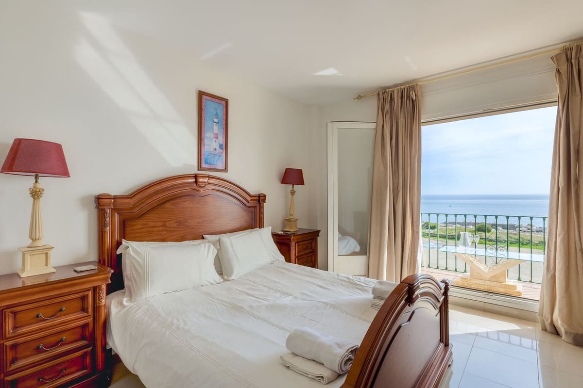 4 quarto Casa em Banda para venda em Estepona com piscina garagem - 795 000 € (Ref: 9474605)