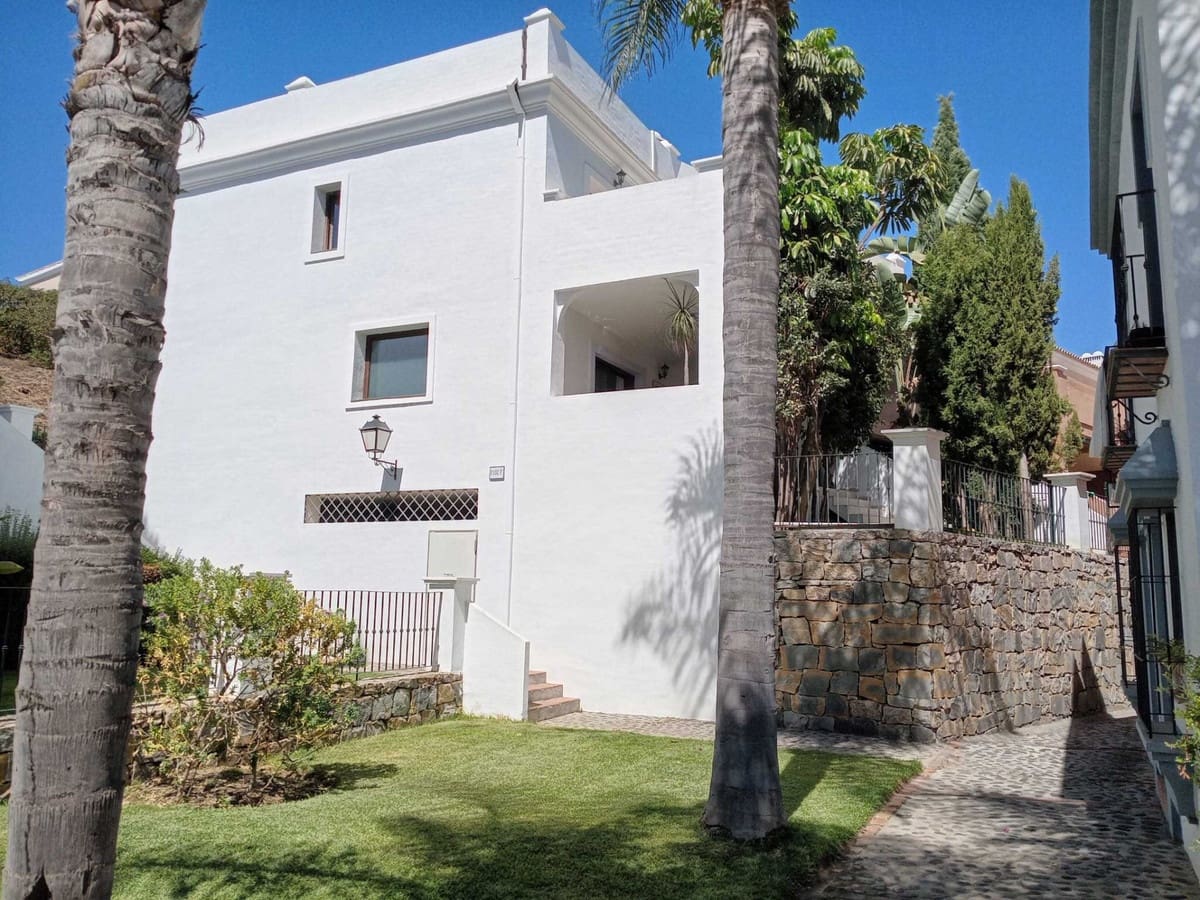 3 bedroom Townhouse for sale in El Paraiso with pool garage - € 756,000 (Ref: 9474606)