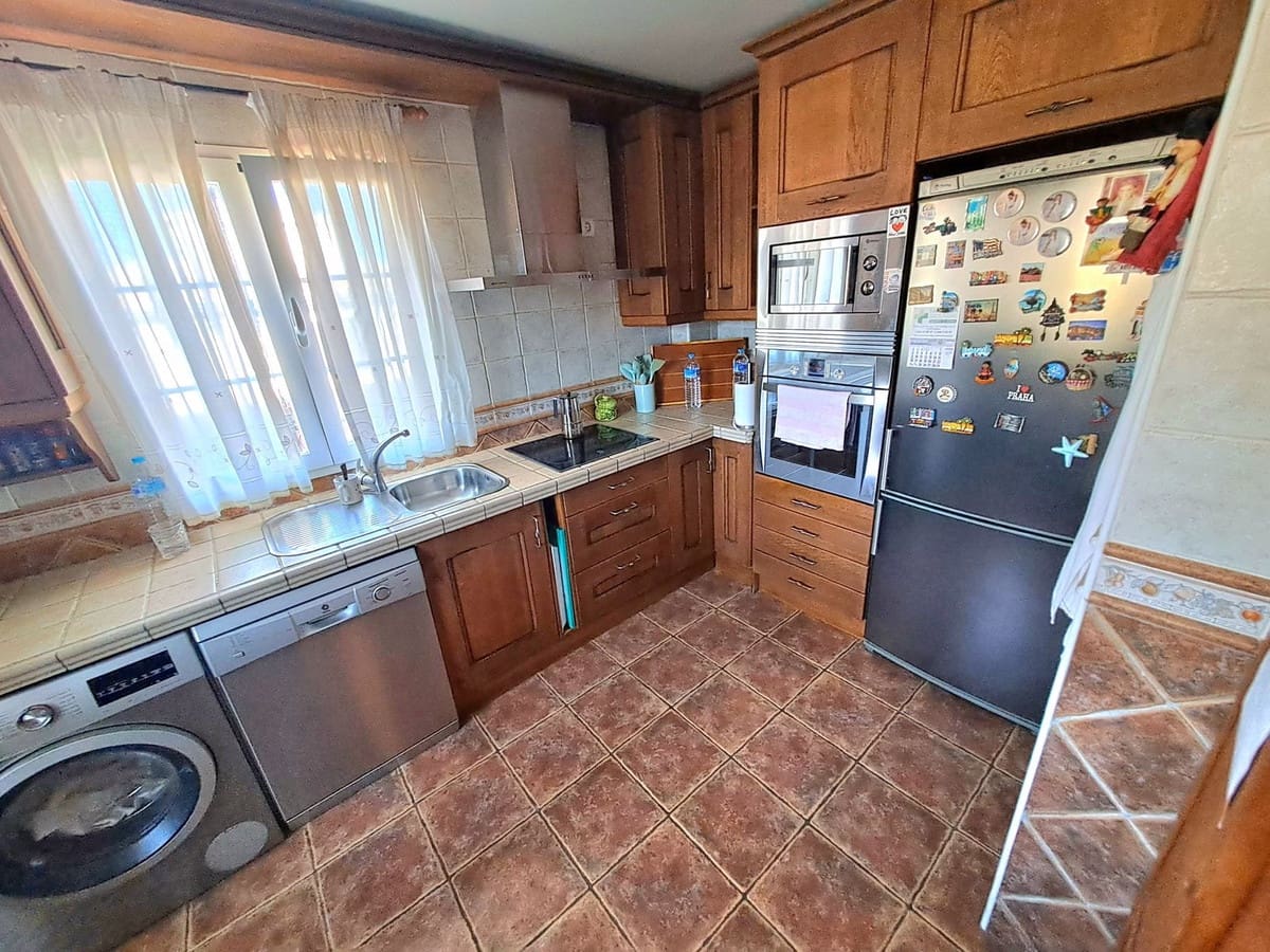 6 bedroom Villa for sale in Mijas Costa with garage - € 765,000 (Ref: 9479462)