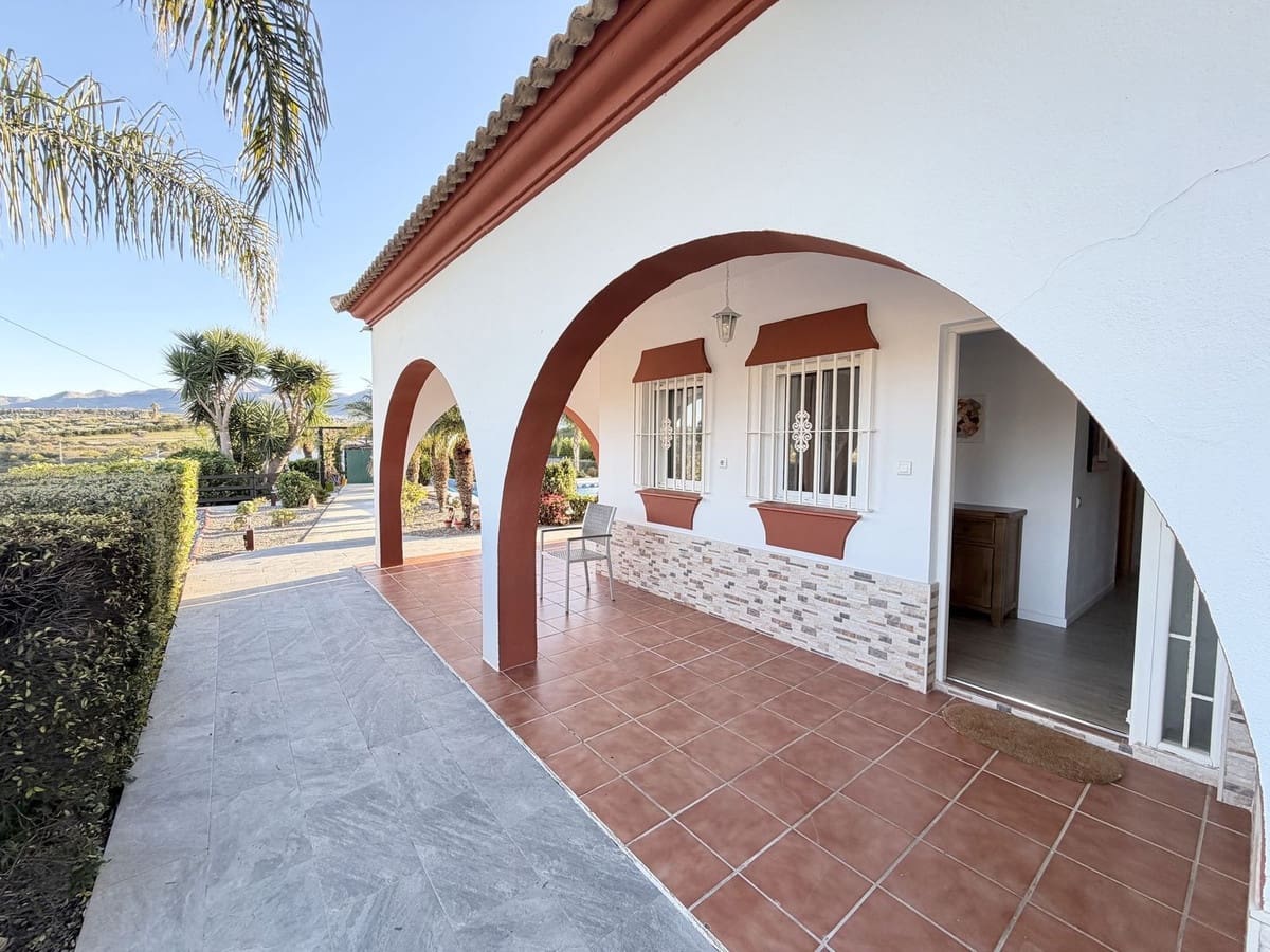 4 bedroom Villa for sale in Alhaurin el Grande with pool garage - € 849,000 (Ref: 9480685)
