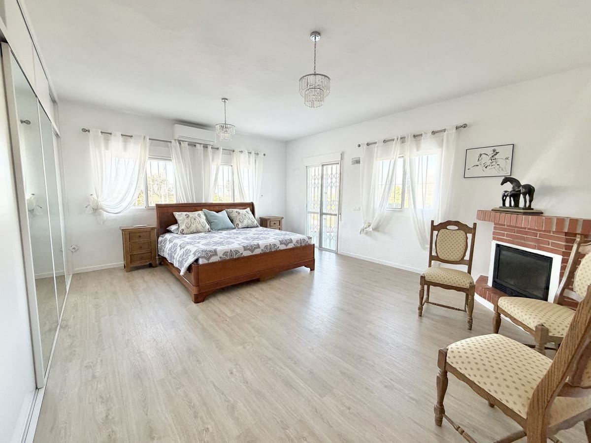 4 bedroom Villa for sale in Alhaurin el Grande with pool garage - € 849,000 (Ref: 9480685)