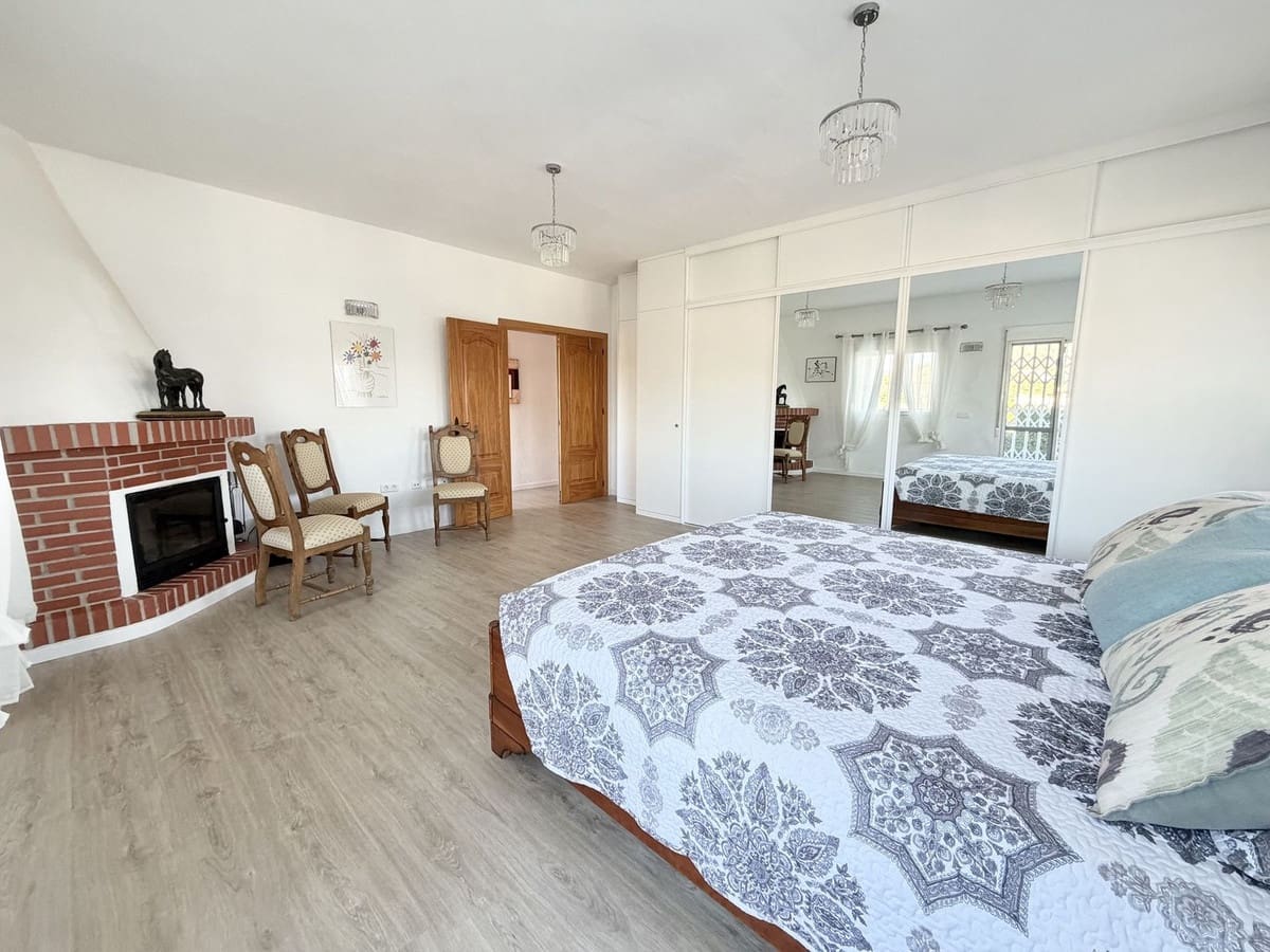 4 bedroom Villa for sale in Alhaurin el Grande with pool garage - € 849,000 (Ref: 9480685)