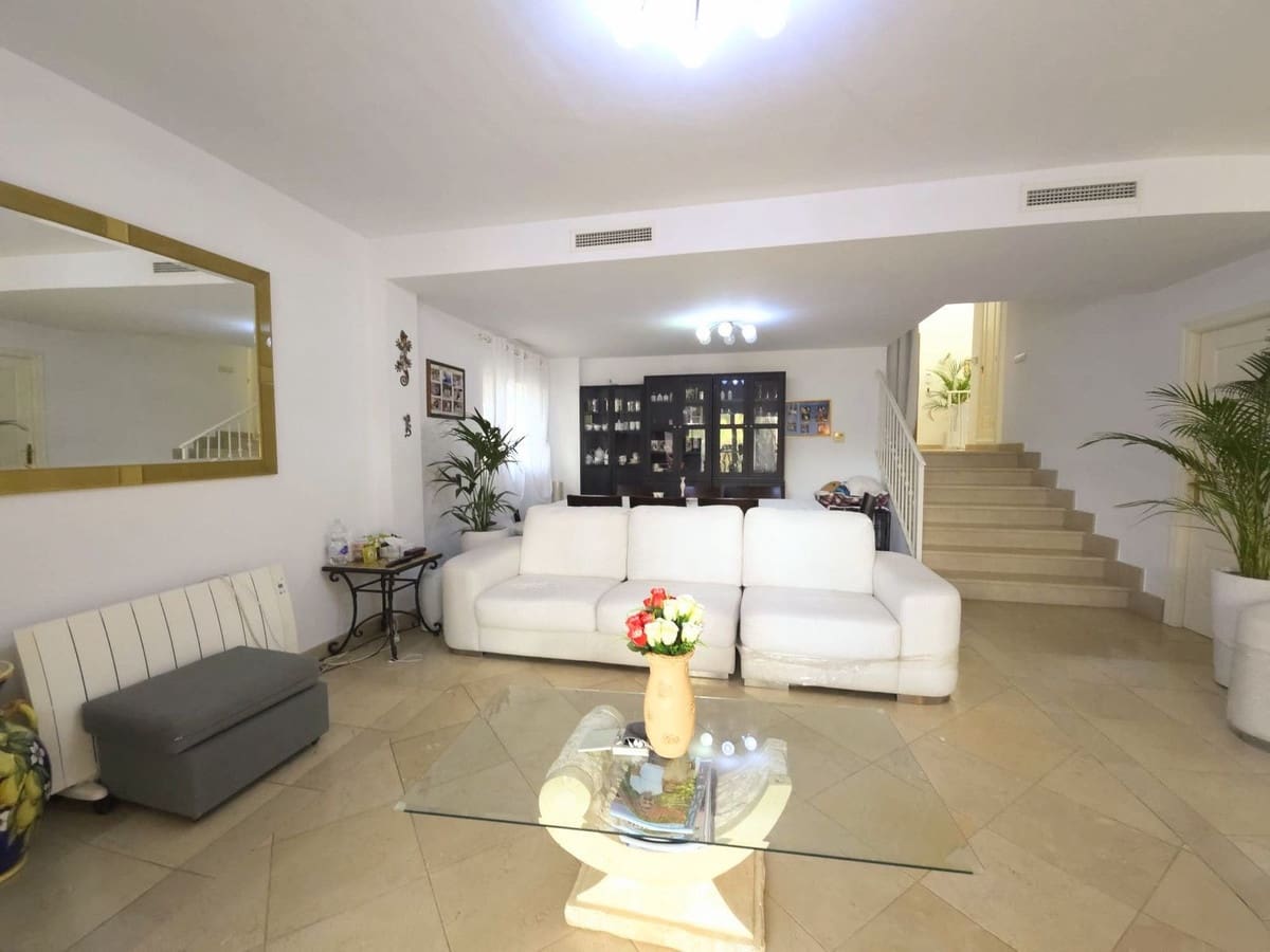 4 bedroom Villa for sale in Riviera del Sol with pool garage - € 795,000 (Ref: 9480686)