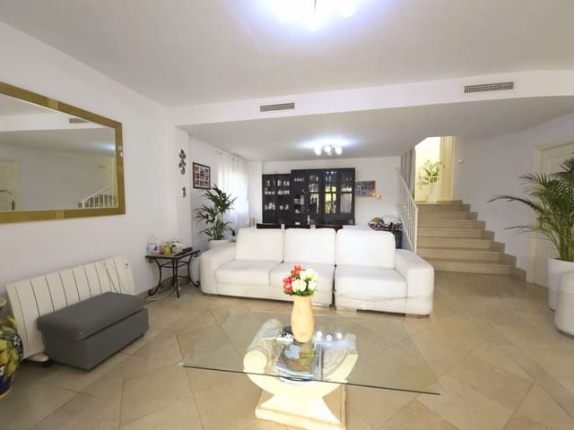 4 soverom Villa til salgs i Riviera del Sol, Mijas med svømmebasseng garasje - € 795 000 (Ref: 9480686)