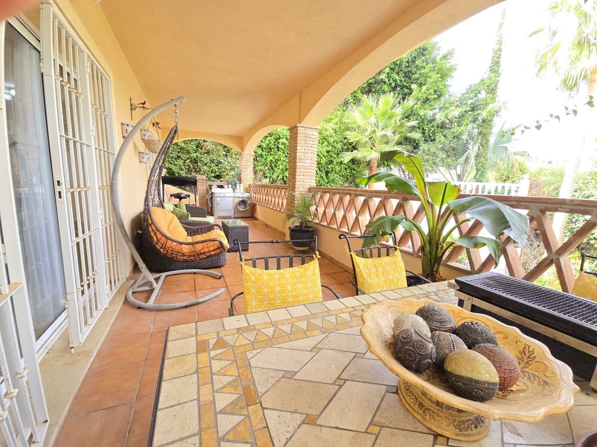 4 bedroom Villa for sale in Riviera del Sol with pool garage - € 795,000 (Ref: 9480686)