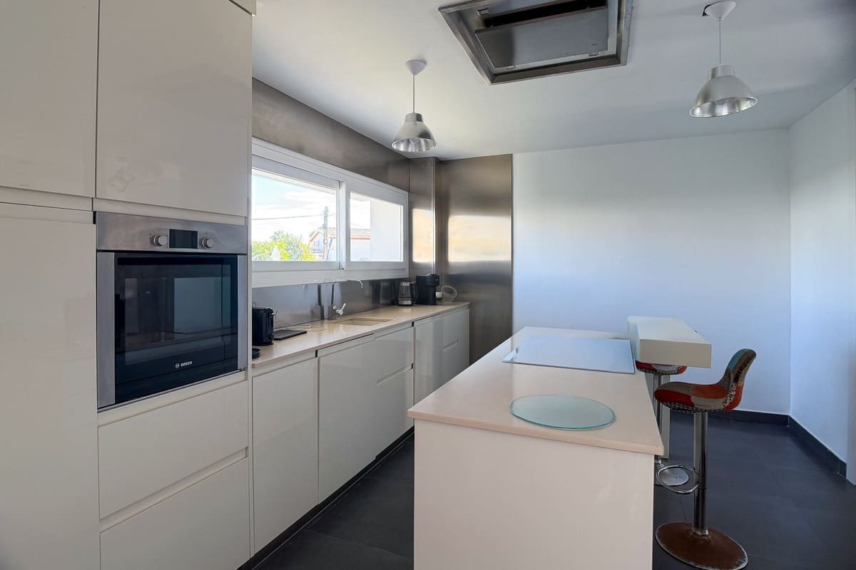 3 bedroom Villa for sale in El Faro with pool garage - € 995,000 (Ref: 9480723)