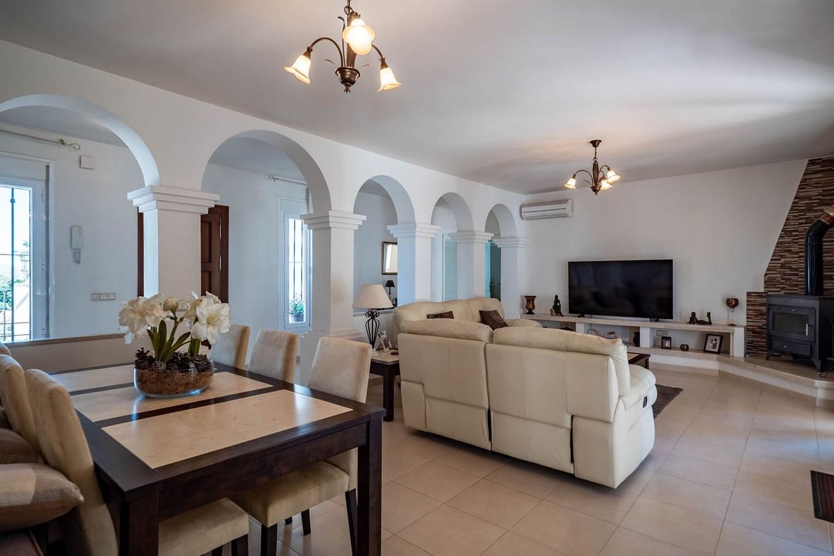 4 bedroom Villa for sale in Alhaurin el Grande with pool garage - € 750,000 (Ref: 9480769)