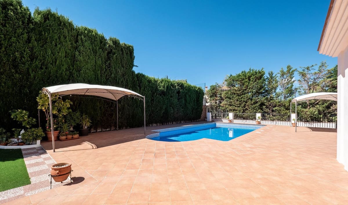 4 bedroom Villa for sale in Alhaurin el Grande with pool garage - € 750,000 (Ref: 9480769)