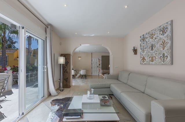4 chambre Villa/Maison à vendre à Calahonda, Mijas avec piscine garage - 999 000 € (Ref: 9480770)