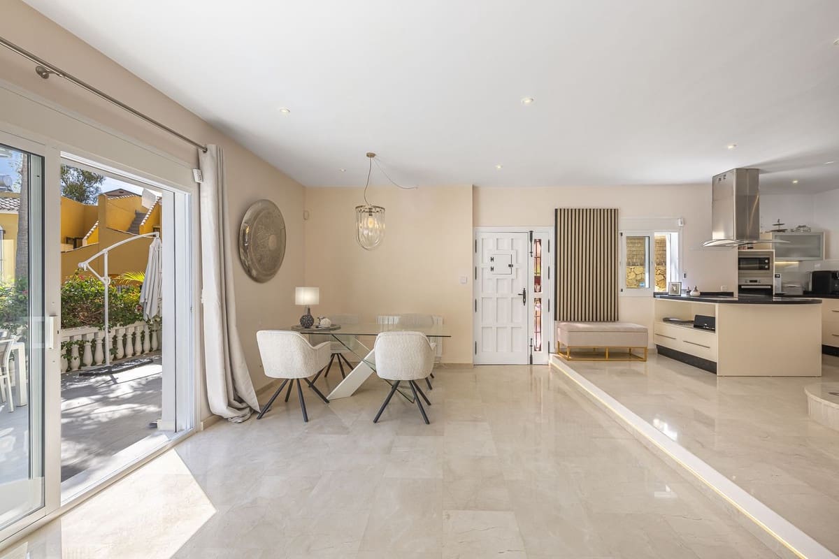 4 chambre Villa/Maison à vendre à Calahonda avec piscine garage - 999 000 € (Ref: 9480770)