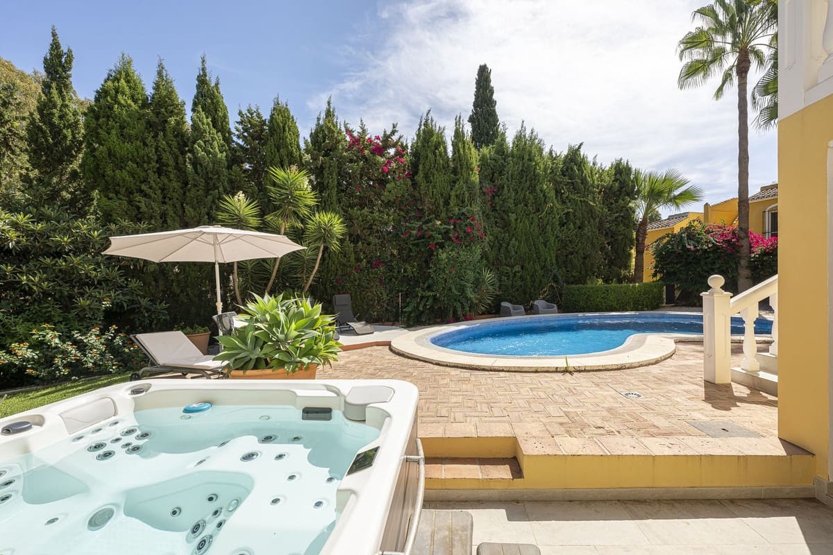 4 chambre Villa/Maison à vendre à Calahonda avec piscine garage - 999 000 € (Ref: 9480770)