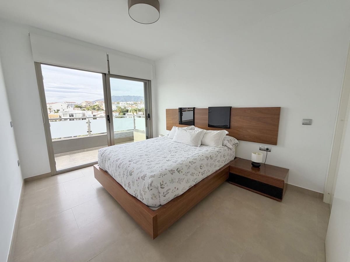 Chalet de 3 habitaciones en El Faro en venta con piscina garaje - 849.000 € (Ref: 9481332)