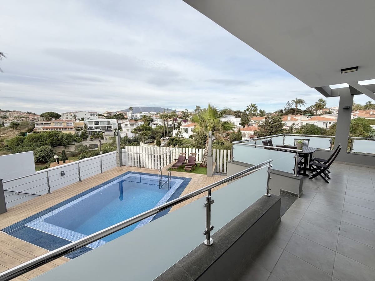 Chalet de 3 habitaciones en El Faro en venta con piscina garaje - 849.000 € (Ref: 9481332)