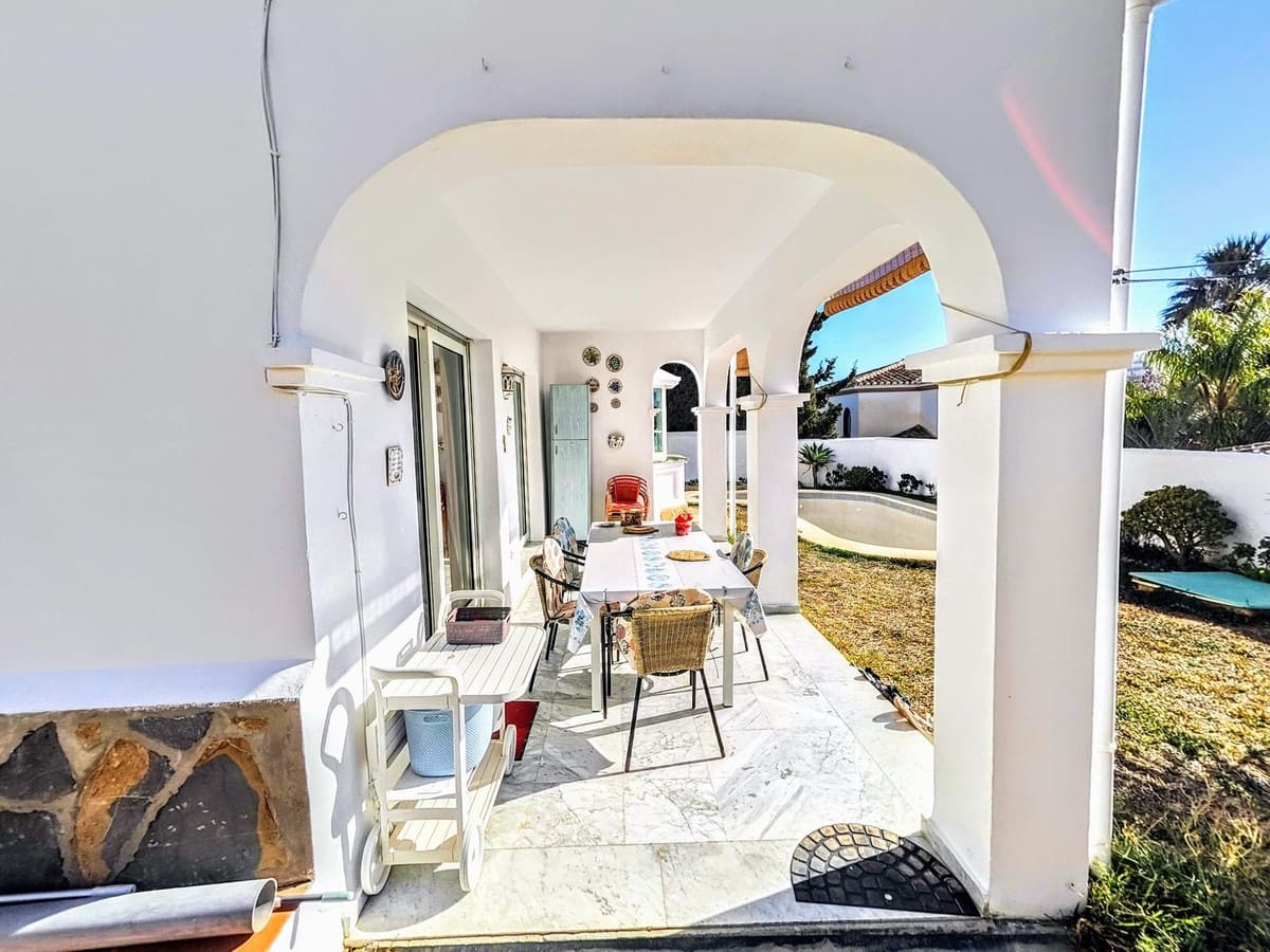 4 bedroom Villa for sale in Benalmadena with pool garage - € 890,000 (Ref: 9481562)