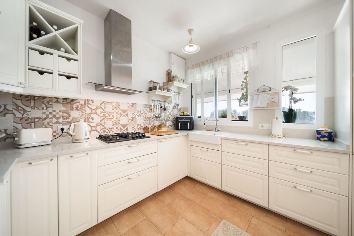 3 bedroom Villa for sale in Benalmadena with garage - € 665,000 (Ref: 9482175)