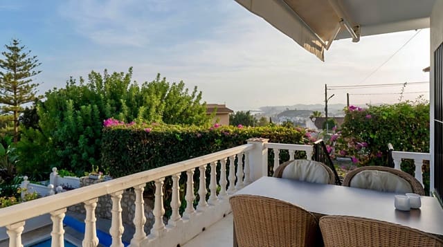 4 soveværelse Villa til salg i Torreblanca del Sur, Mijas med swimmingpool garage - € 649.000 (Ref: 9482176)