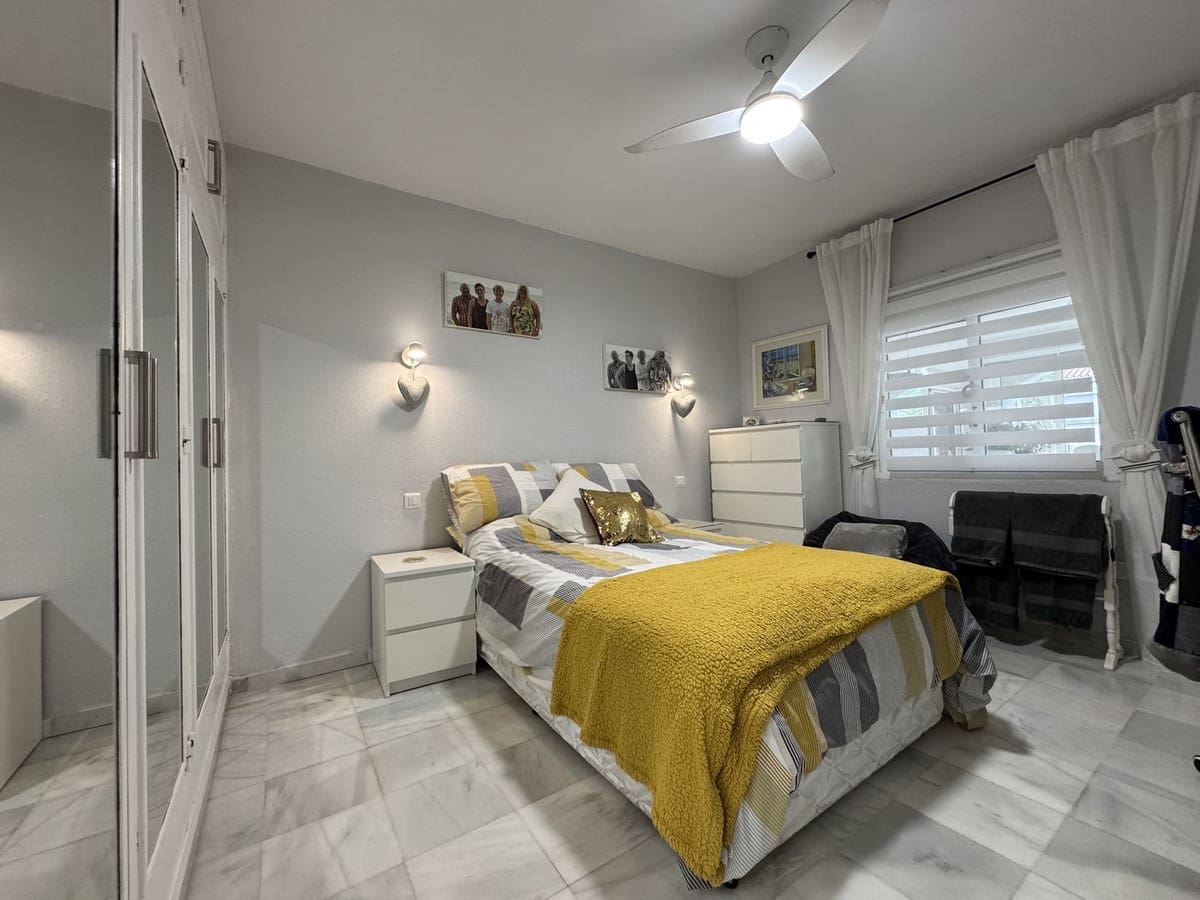 4 soveværelse Villa til salg i La Duquesa / Puerto de la Duquesa med swimmingpool garage - € 860.000 (Ref: 9482242)