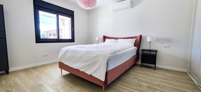 4 soveværelse Villa til salg i Manilva med swimmingpool garage - € 975.000 (Ref: 9483204)