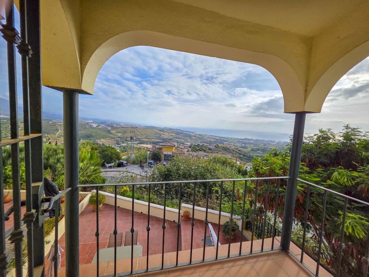 3 bedroom Townhouse for sale in Manilva with pool garage - € 340,000 (Ref: 9483603)