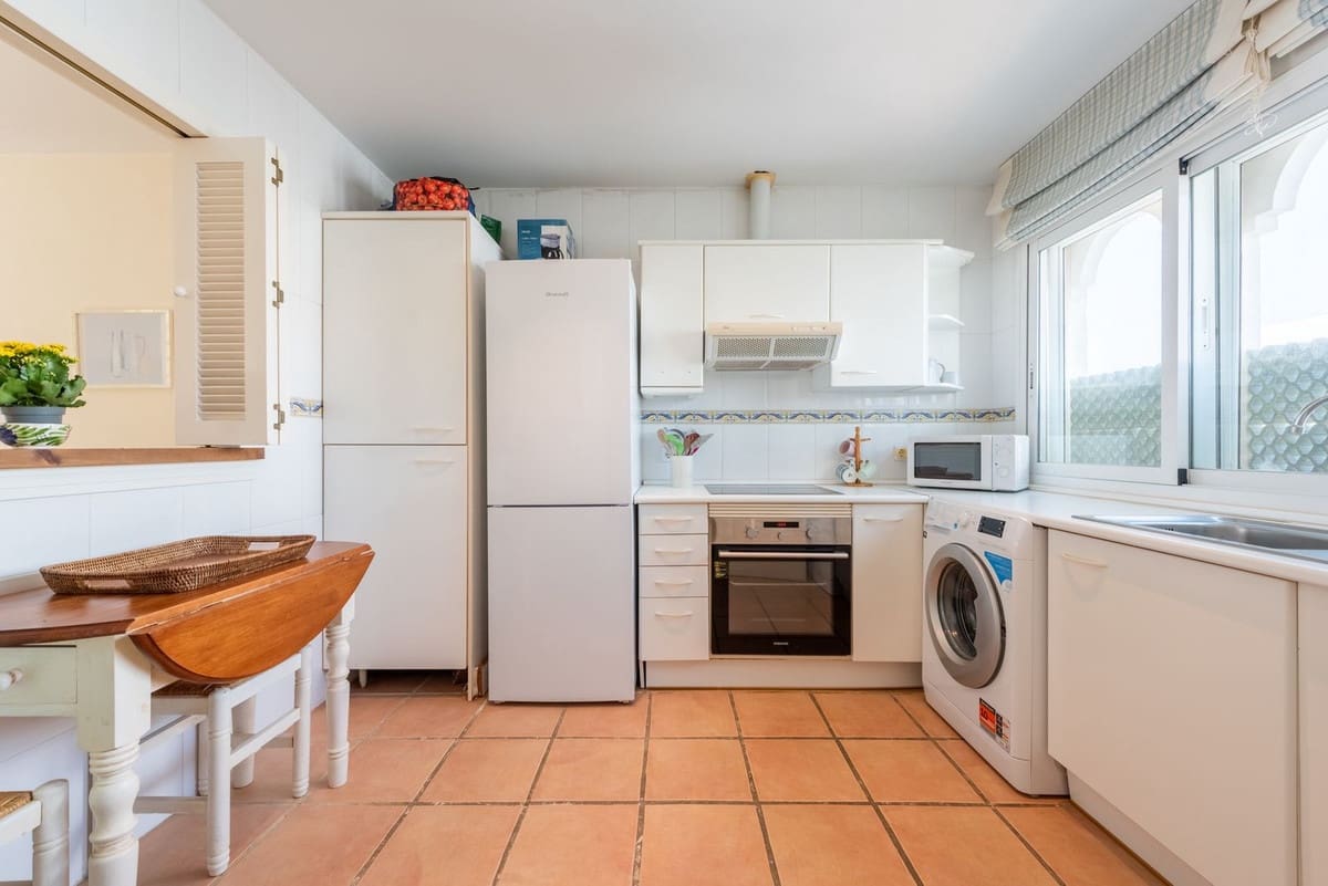 2 chambre Appartement à vendre à Estepona avec piscine - 465 000 € (Ref: 9486873)