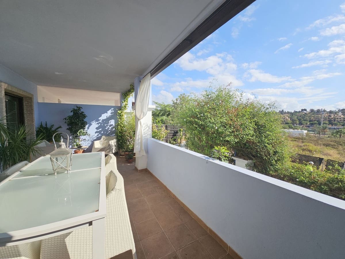 4 soveværelse Byhus til salg i El Paraiso med swimmingpool garage - € 550.000 (Ref: 9486876)