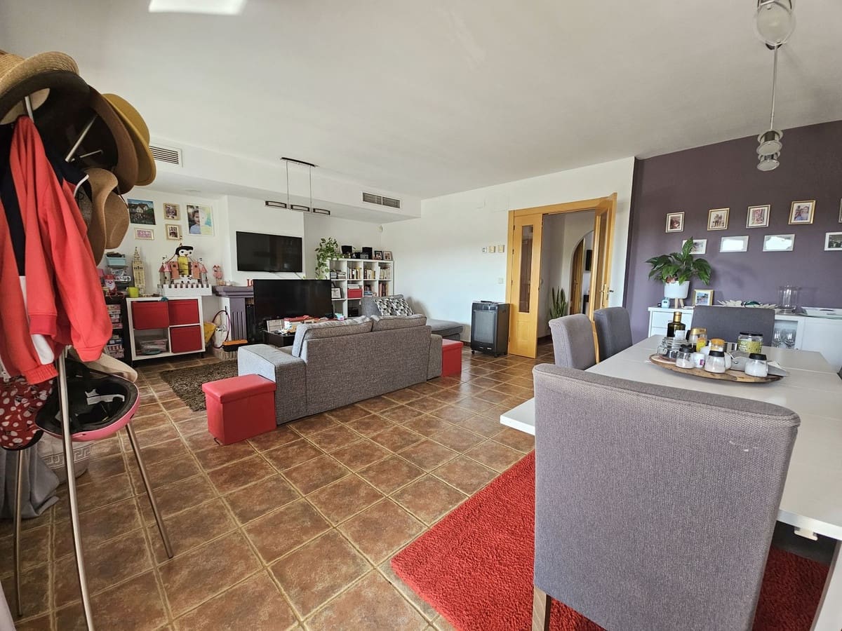 4 soveværelse Byhus til salg i El Paraiso med swimmingpool garage - € 550.000 (Ref: 9486876)