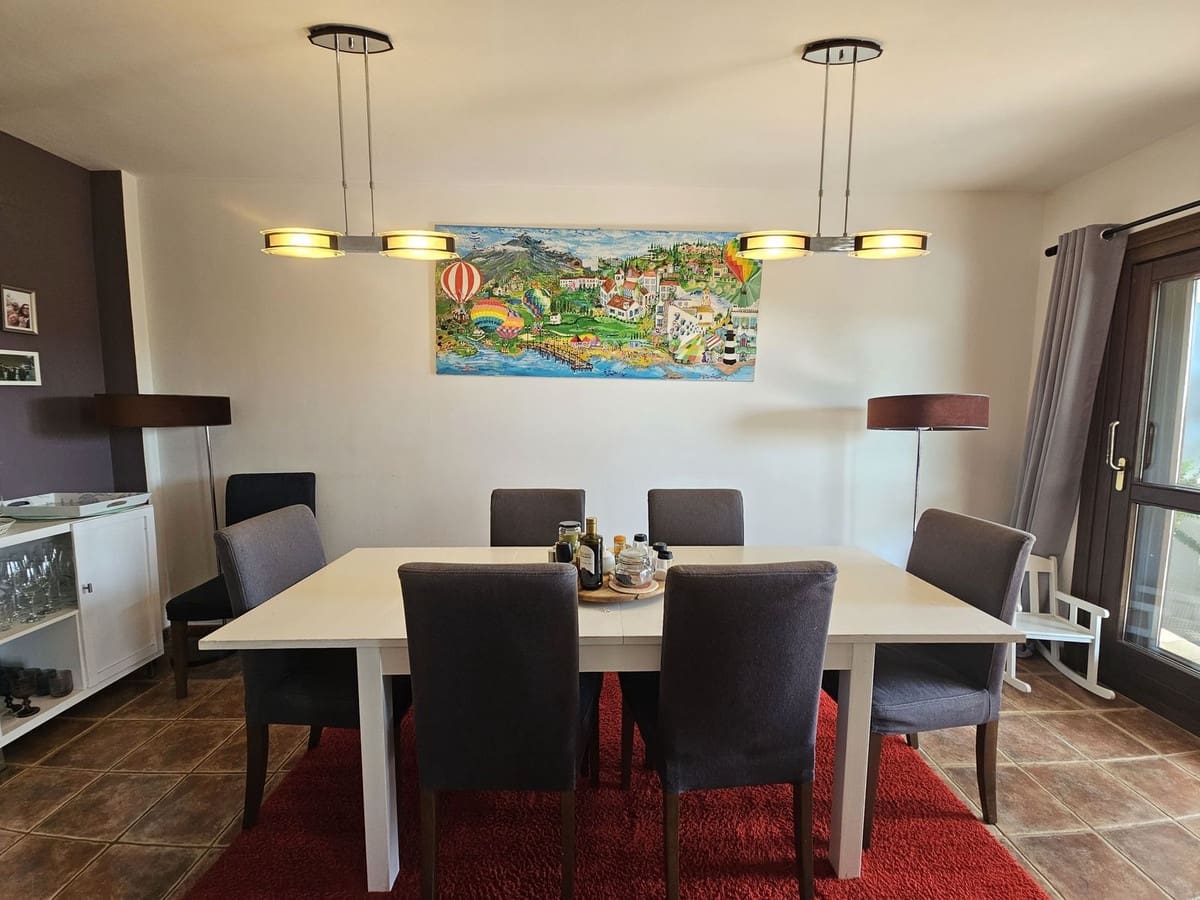 4 soveværelse Byhus til salg i El Paraiso med swimmingpool garage - € 550.000 (Ref: 9486876)