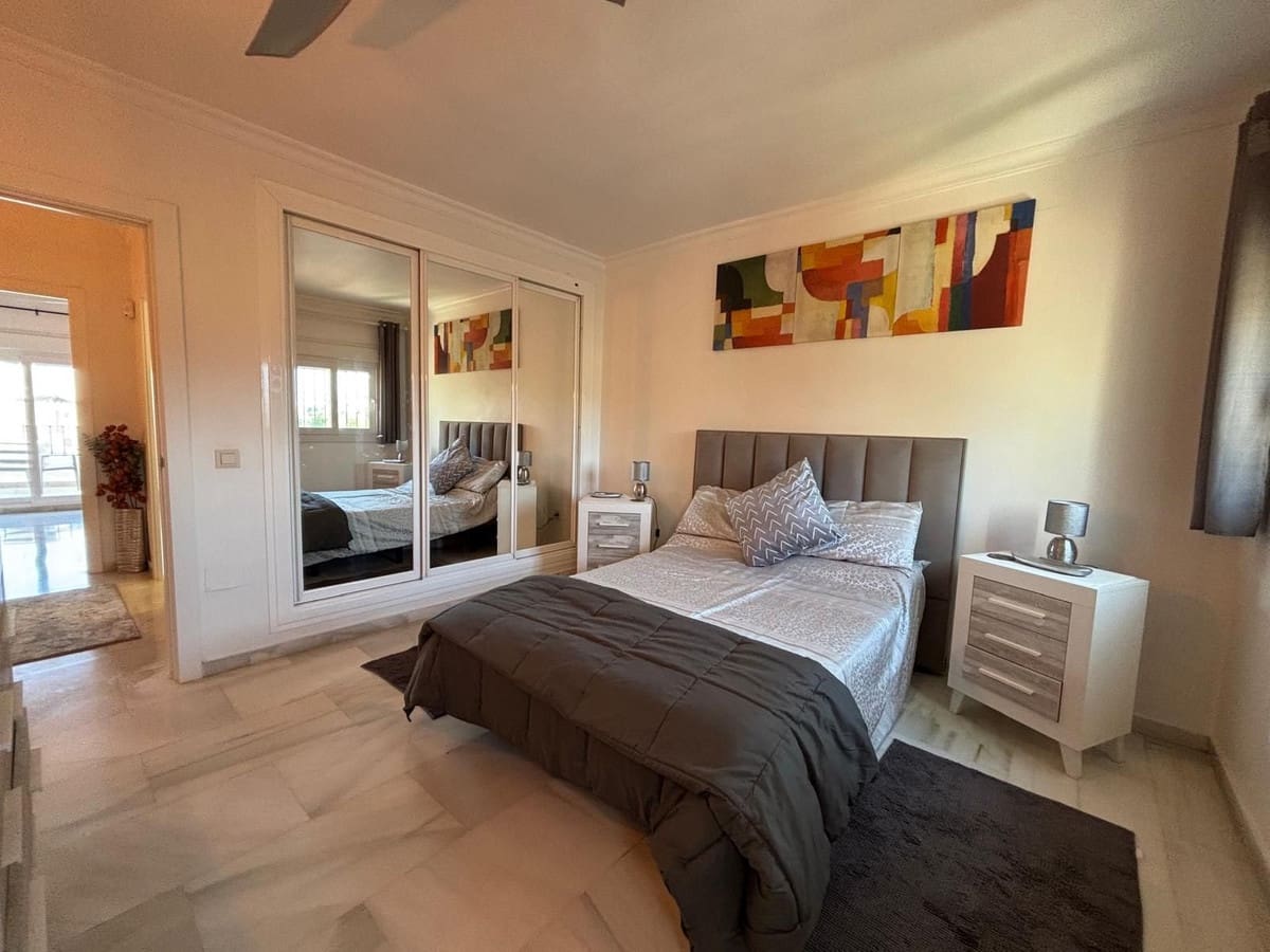 3 soveværelse Byhus til salg i El Paraiso med swimmingpool - € 495.000 (Ref: 9486878)