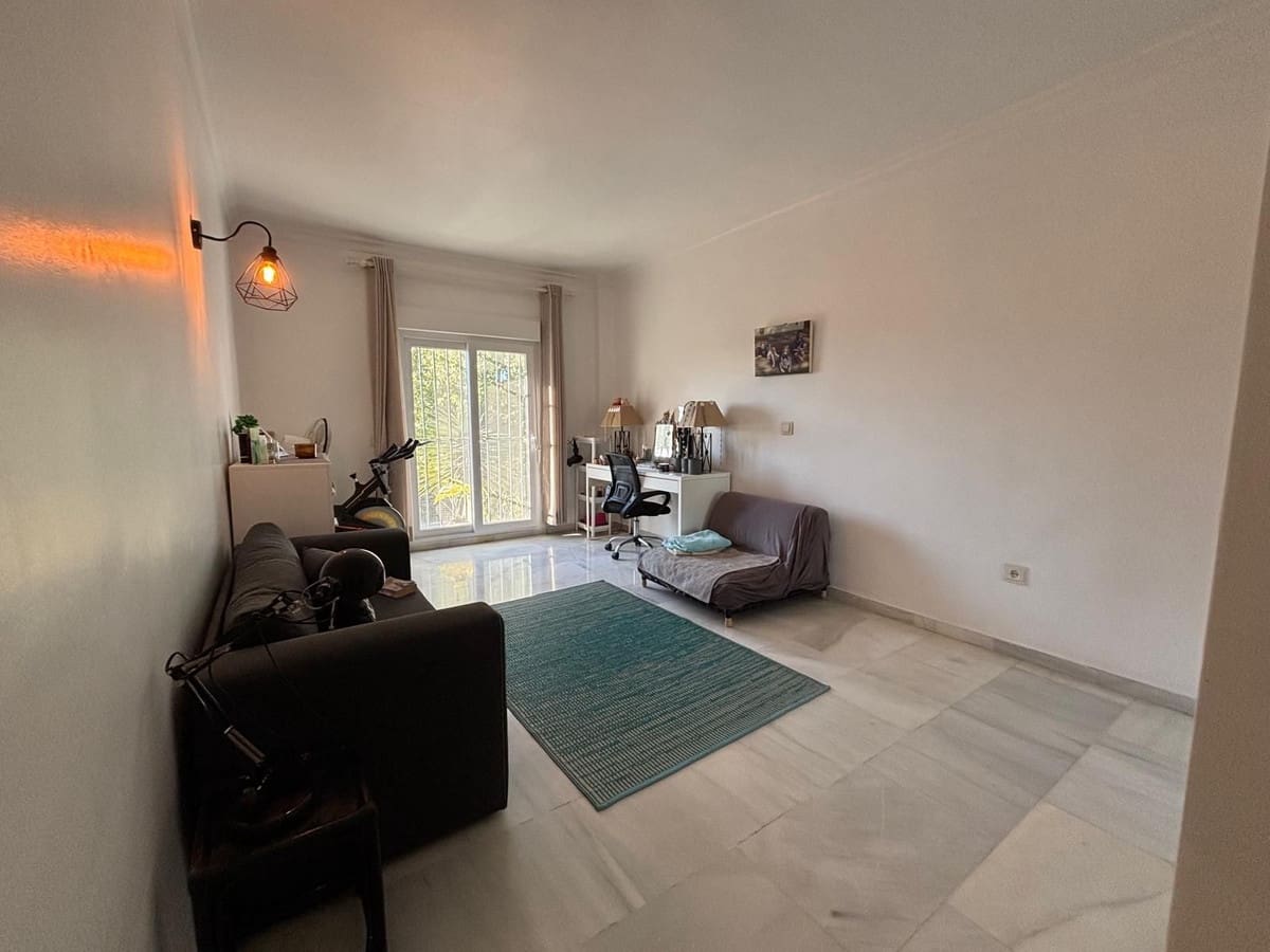 3 soveværelse Byhus til salg i El Paraiso med swimmingpool - € 495.000 (Ref: 9486878)