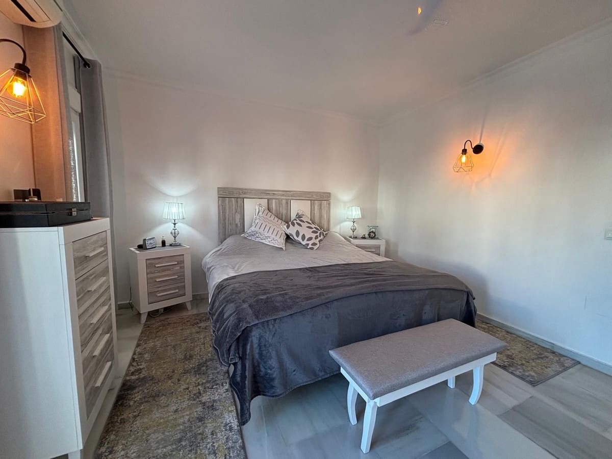 3 soveværelse Byhus til salg i El Paraiso med swimmingpool - € 495.000 (Ref: 9486878)